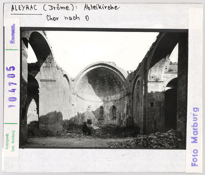 Vorschaubild Aleyrac: Ruine der Abteikirche, Chor nach Osten 